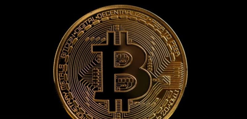 البيتكوين يتراجع… فهل حان وقت البيع أم الانتظار؟