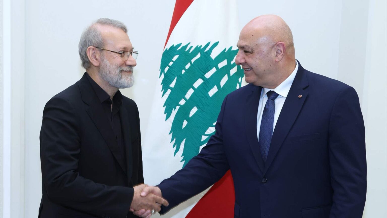 الرئيس عون للاريجاني: لبنان راغب في التعاون مع ايران ضمن حدود السيادة والصداقة القائمين على الاحترام المتبادل