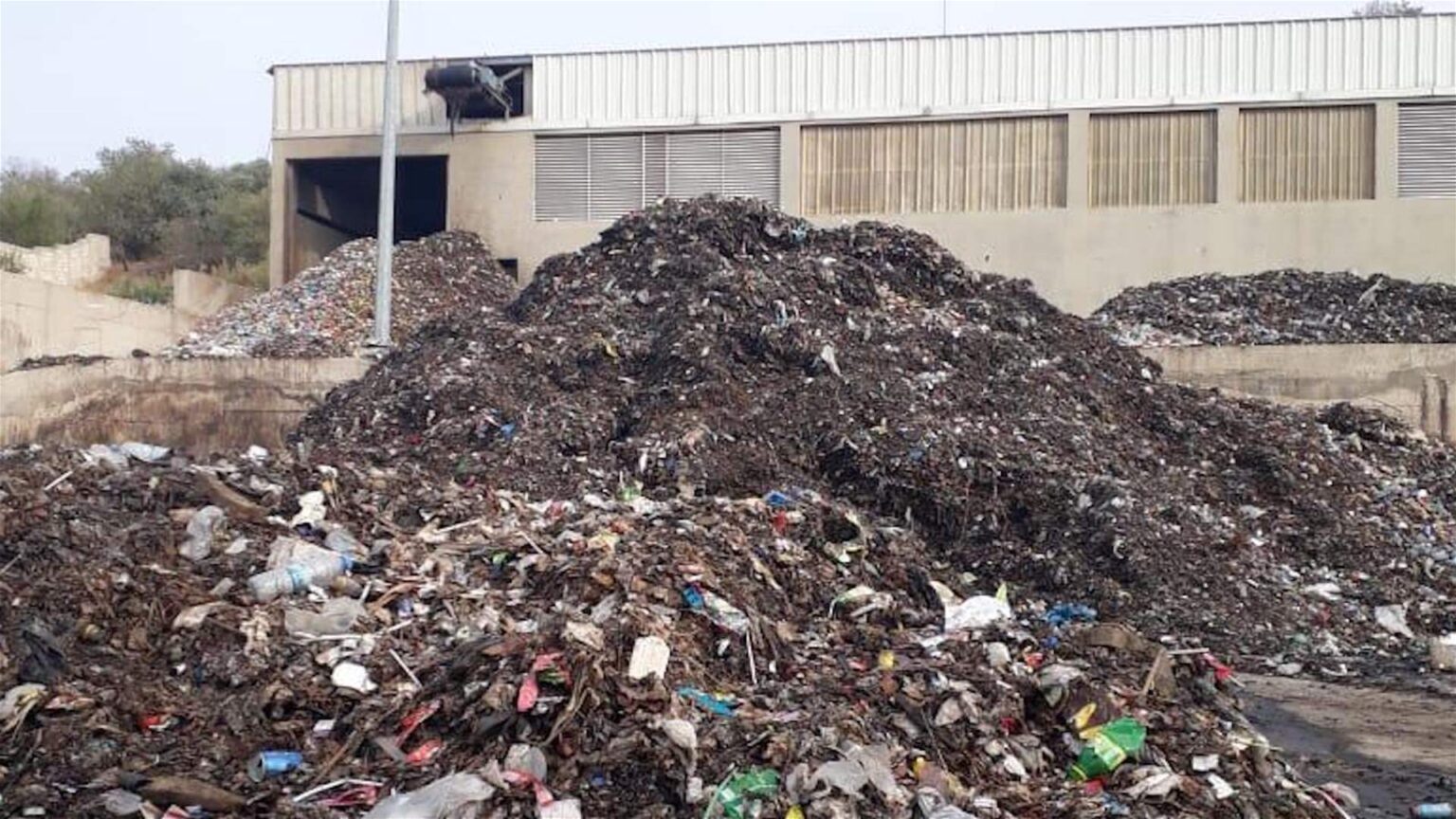 خطوات لإعادة تشغيل معمل فرز نفايات المنية بعد سنوات من الإغلاق