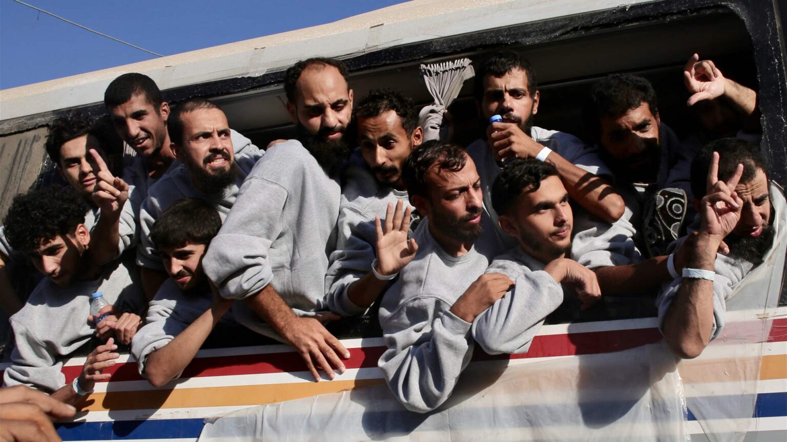 اسرائيل أفرجت عن 1968 معتقلا فلسطينيا مقابل 20 رهينة على قيد الحياة أفرجت عنهم حماس
