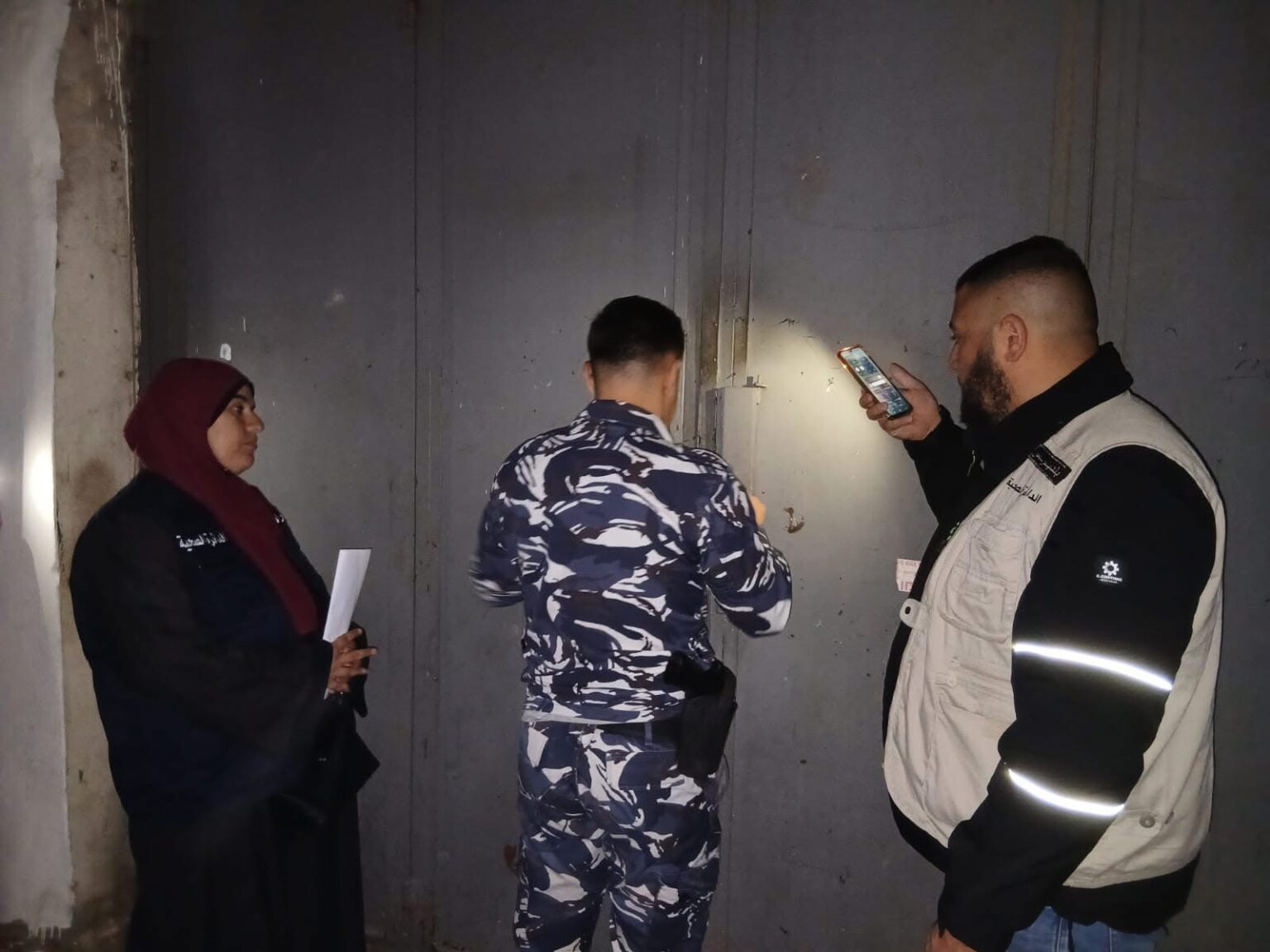 تشميع محل شوكولا وسكاكر فاسدة في طرابلس