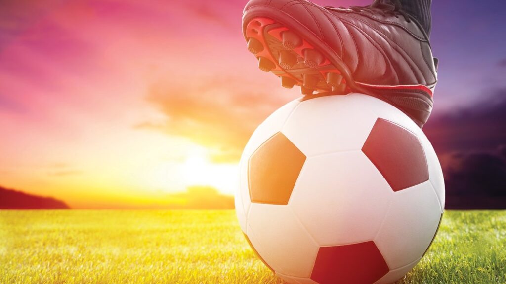 كانسيلو يقترب من العودة إلى برشلونة