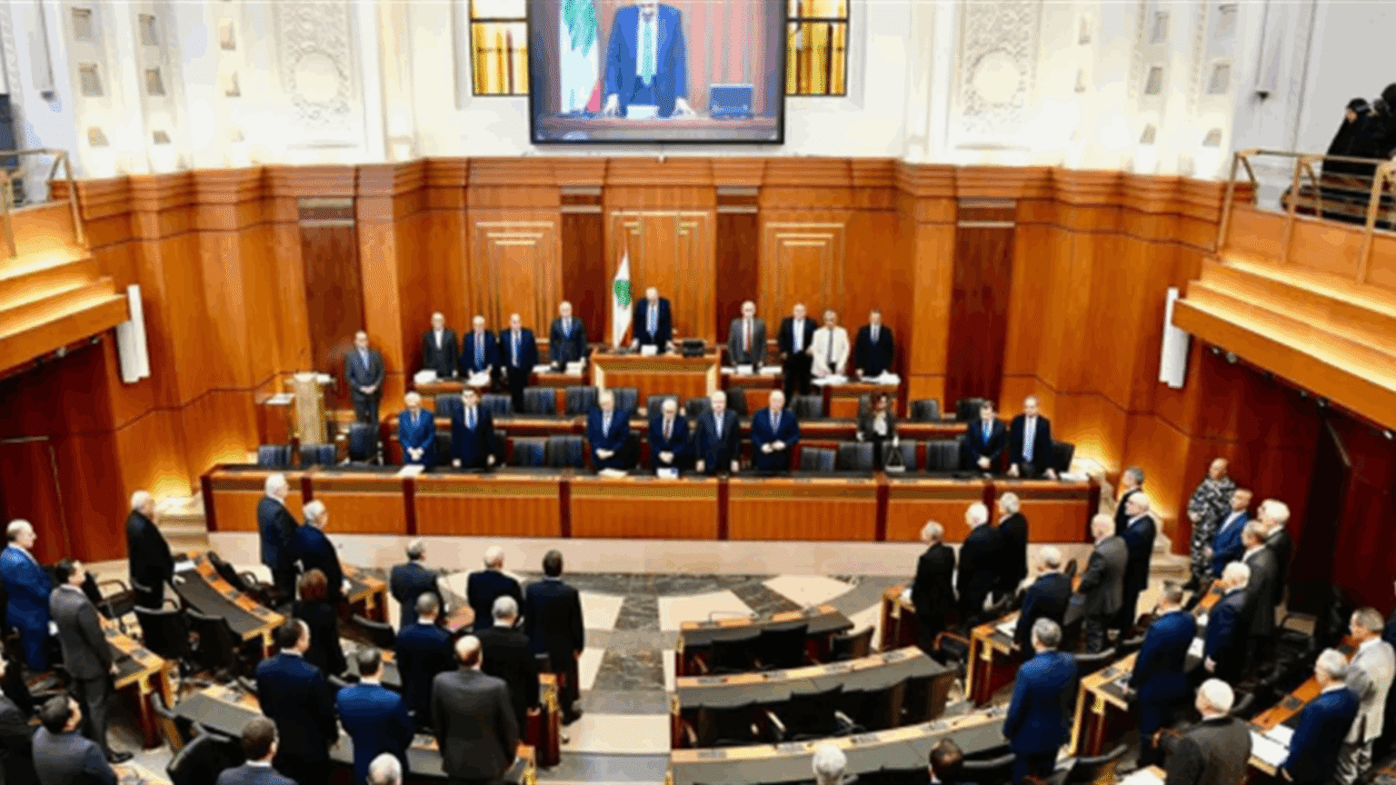 جلسة تشريعية بين المقاطعة واقرار القوانين