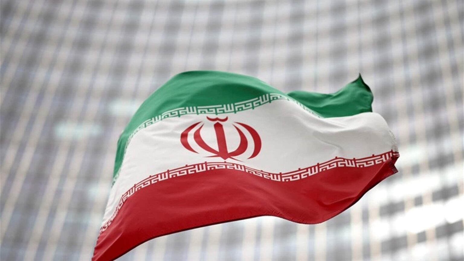 إيران تحذر الولايات المتحدة من أنها سترد على أي هجوم عليها
