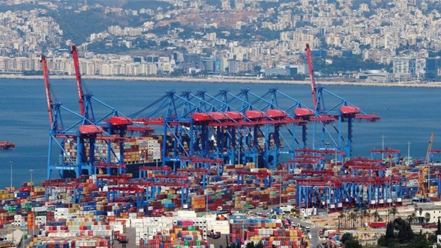 مرفأ بيروت يرفع مستوى الجهوزية ويفتح أبوابه