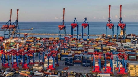 مرفأ بيروت: نفتح أبوابنا استثنائياً يومي السبت والاثنين