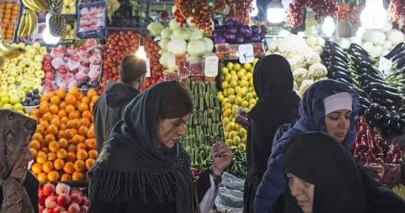رواتب لا تكفي …الحرب تخنق الإيرانيين!
